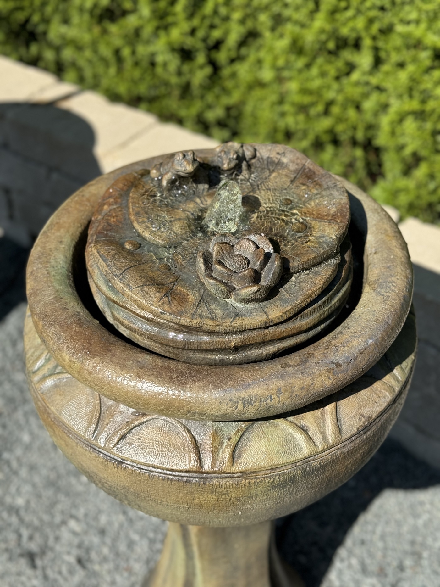 5325F2DRN-2-tall frogs bubbler.jpg